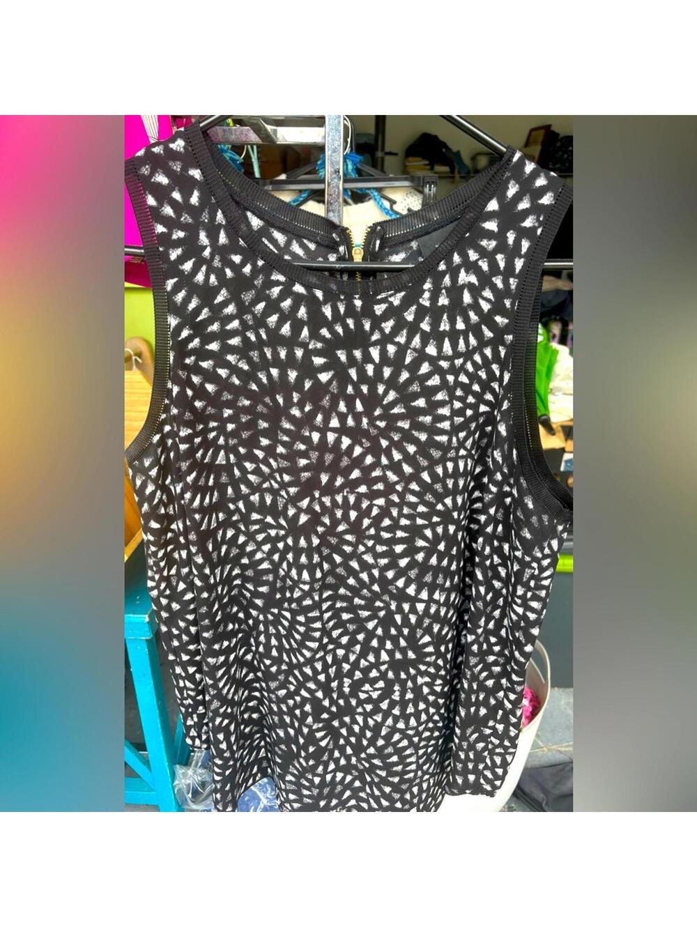 Hypland Black and White Geometric Pattern Sleeveless Top Size L
